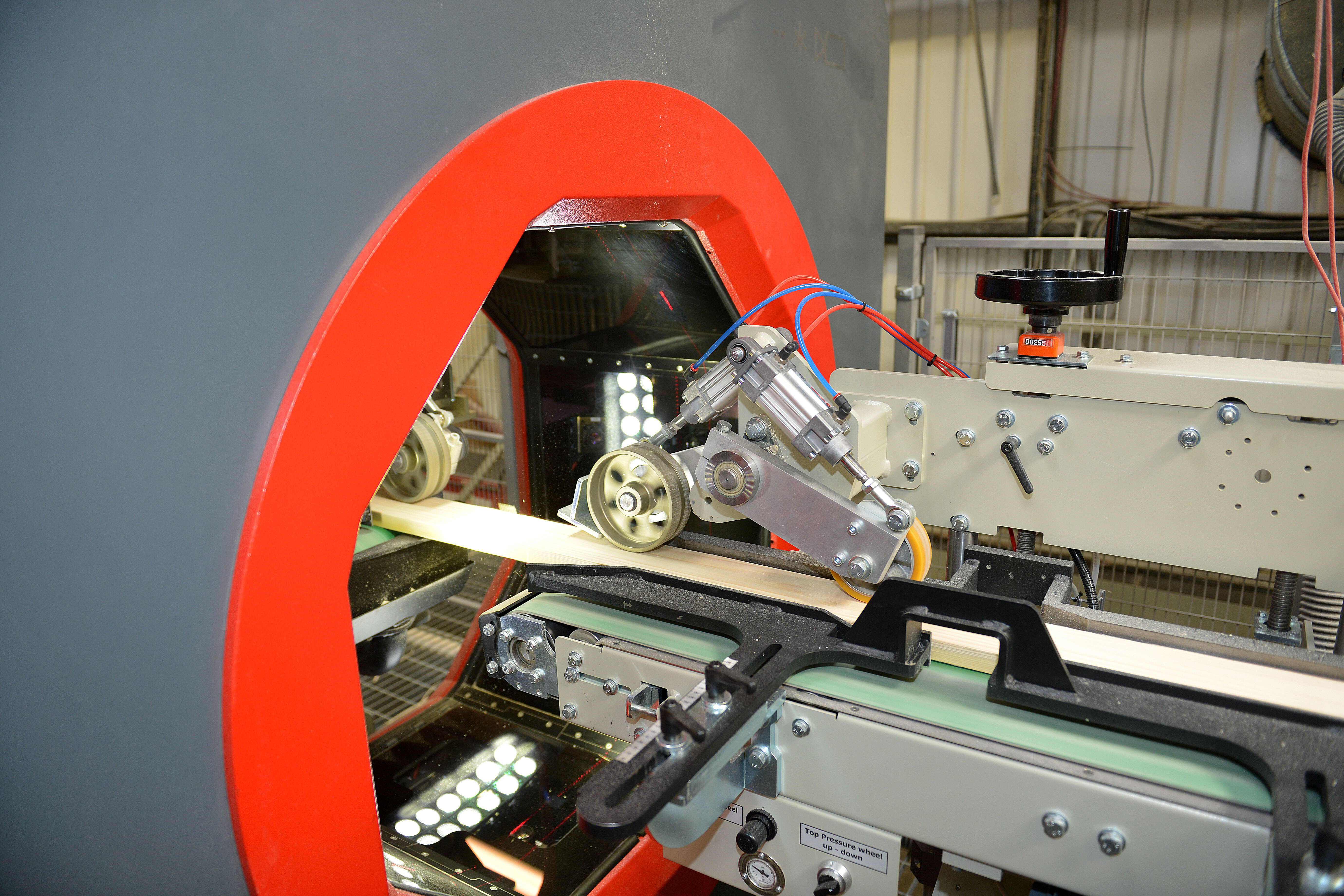 Leading UK wood manufacturer first to meet new grading standards